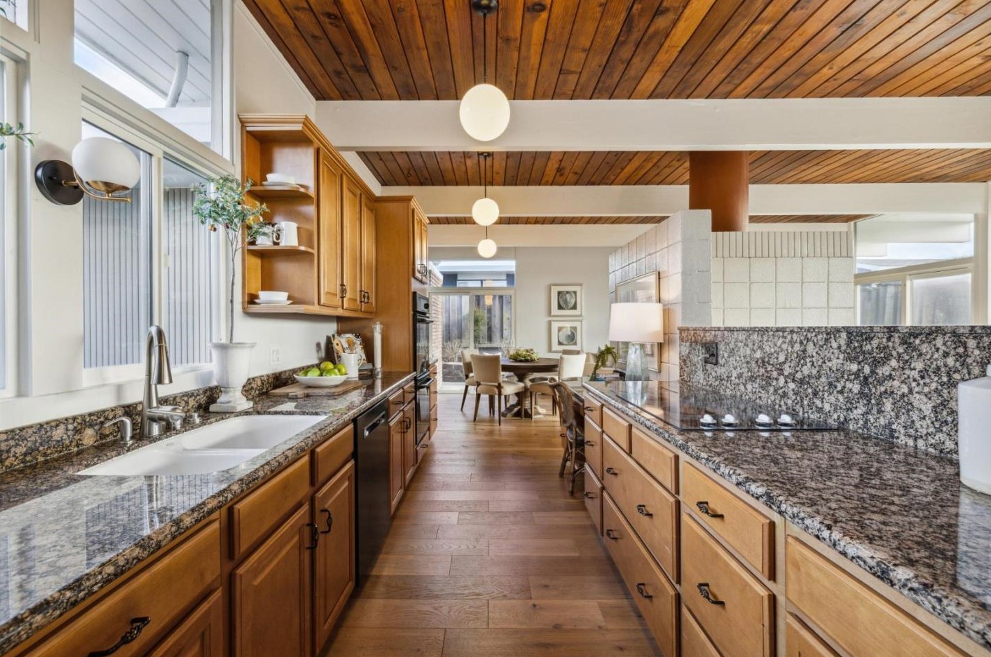 1636 Lexington Ave, San Mateo CA  94402-3836 exterior