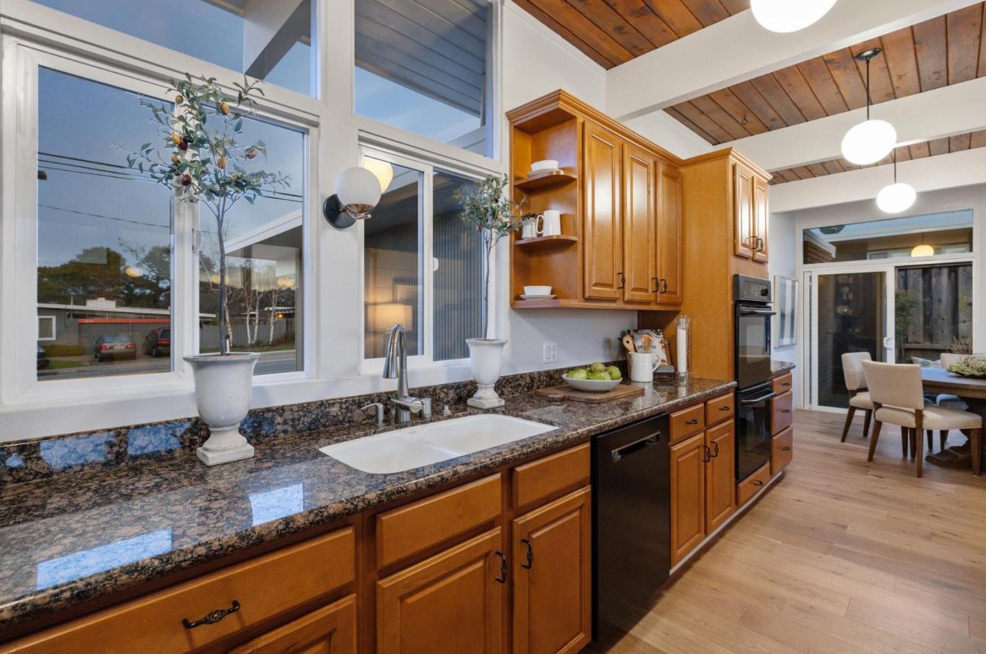 1636 Lexington Ave, San Mateo CA  94402-3836 exterior