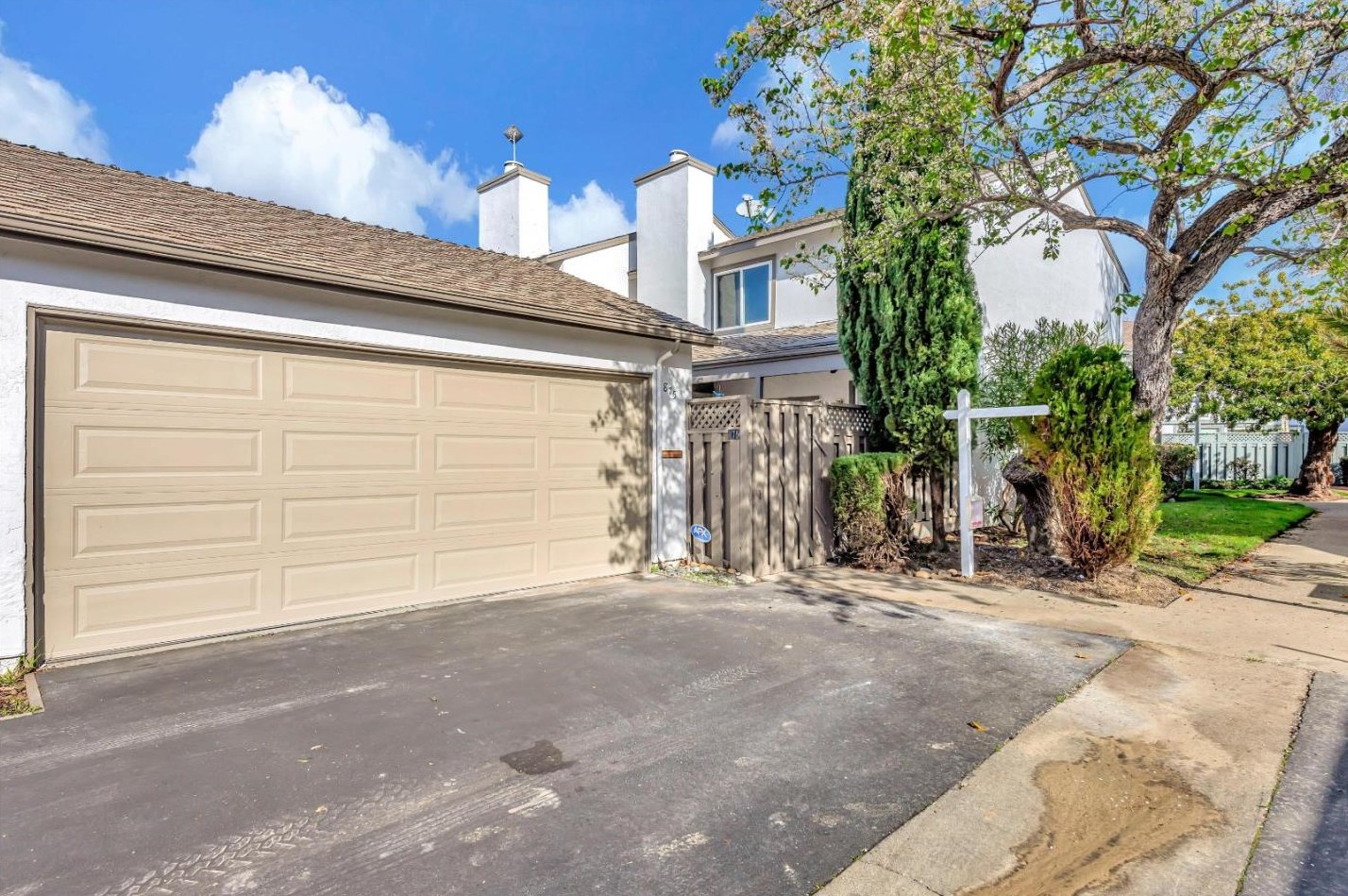 875 Erickson Ln, San Mateo CA  94404-2912 exterior