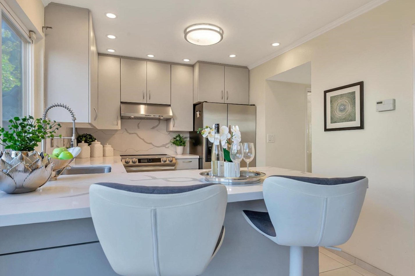 875 Erickson Ln, San Mateo CA  94404-2912 exterior