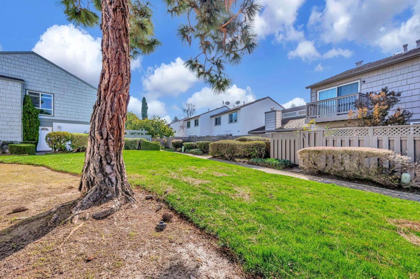 875 Erickson Ln, San Mateo CA  94404-2912 exterior