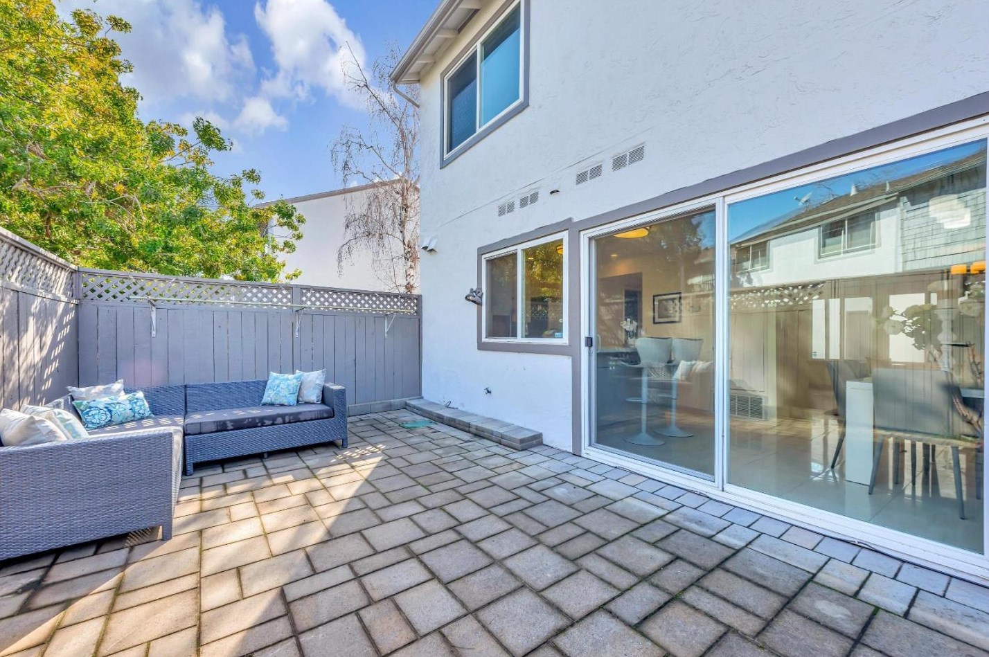 875 Erickson Ln, San Mateo CA  94404-2912 exterior