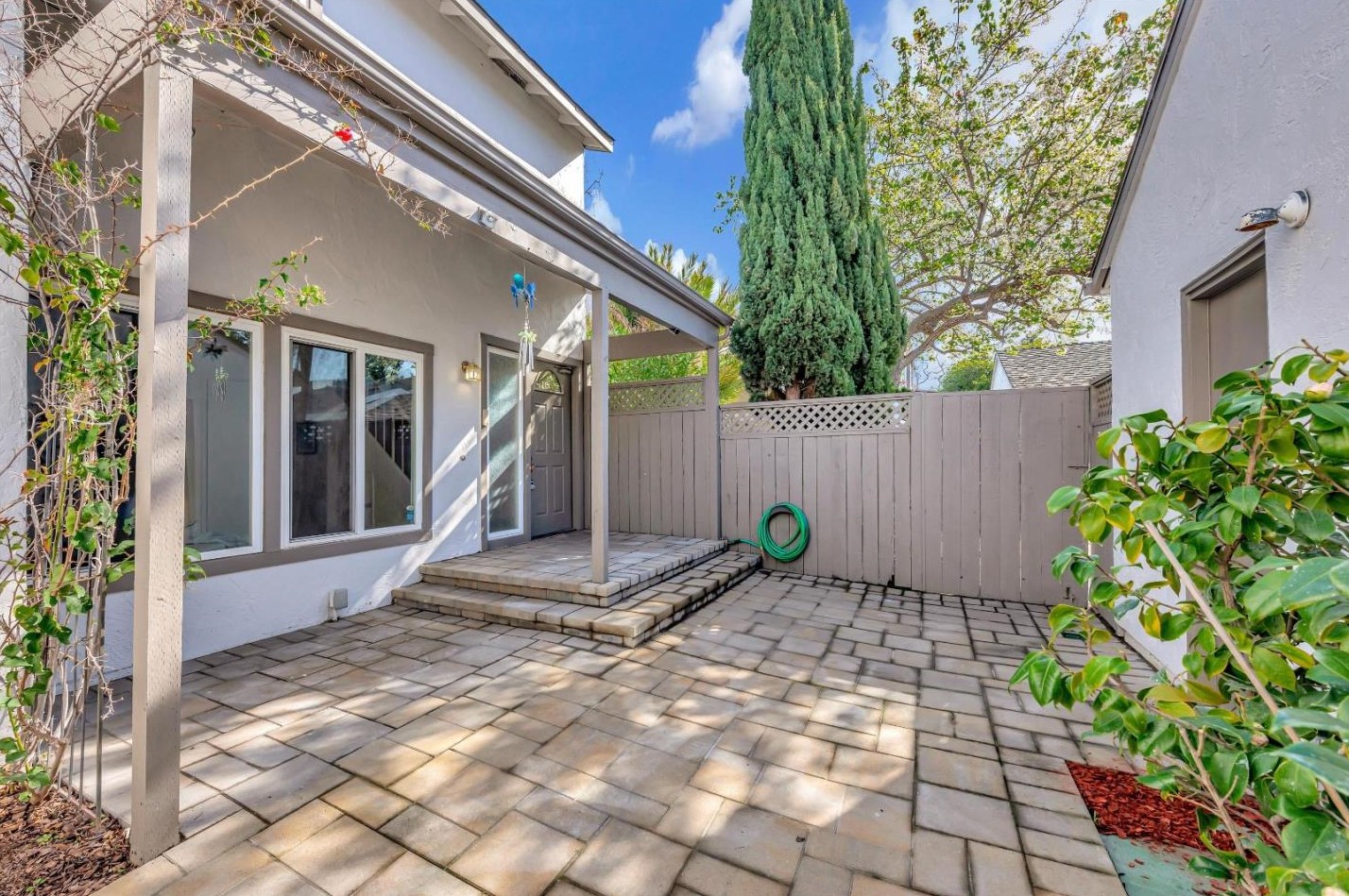 875 Erickson Ln, San Mateo CA  94404-2912 exterior