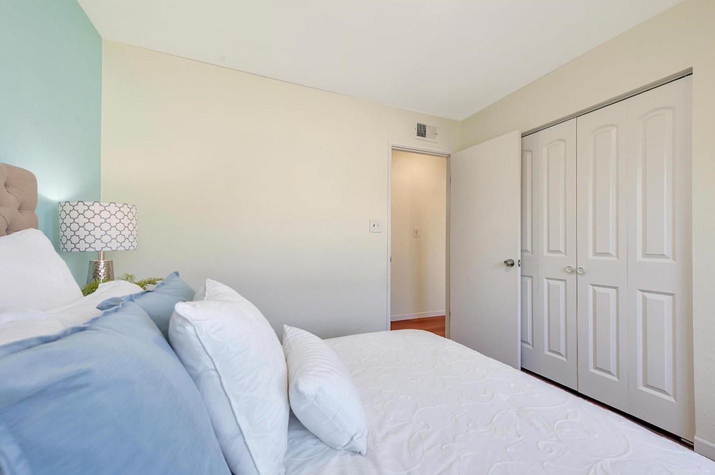 875 Erickson Ln, San Mateo CA  94404-2912 exterior