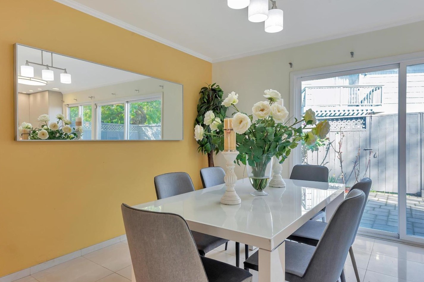 875 Erickson Ln, San Mateo CA  94404-2912 exterior