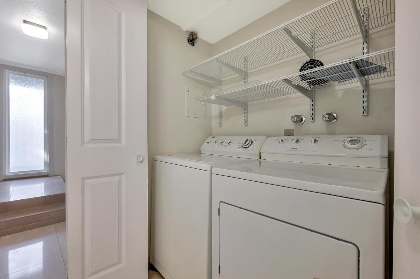 875 Erickson Ln, San Mateo CA  94404-2912 exterior