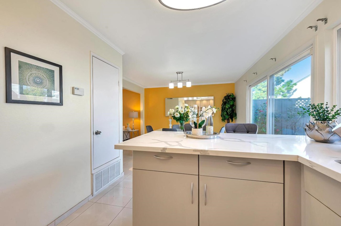 875 Erickson Ln, San Mateo CA  94404-2912 exterior