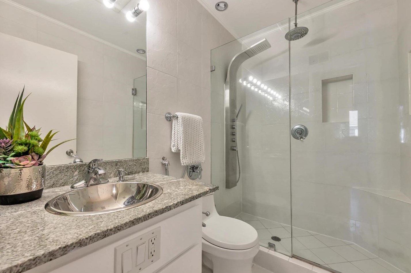 875 Erickson Ln, San Mateo CA  94404-2912 exterior