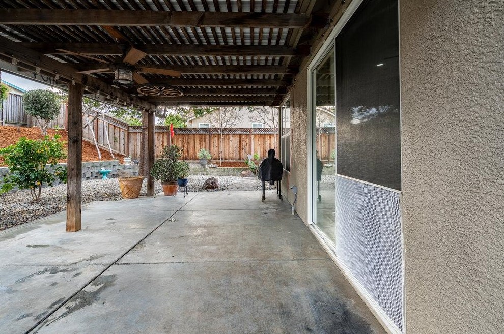 1235 Quail Ridge Way, Hollister CA  95023-9180 exterior