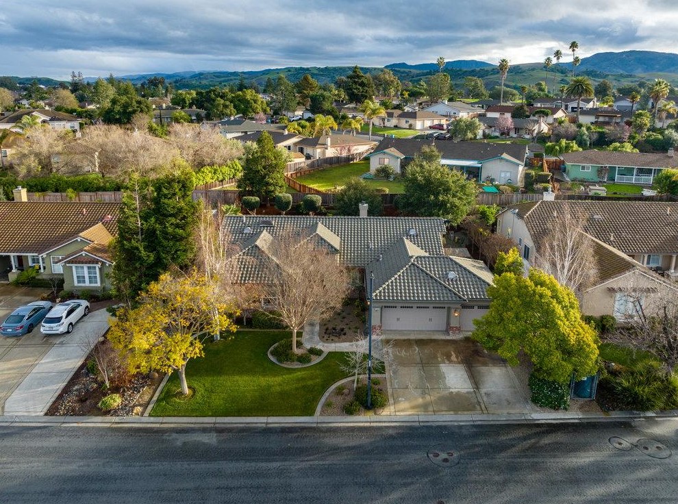 1235 Quail Ridge Way, Hollister CA  95023-9180 exterior