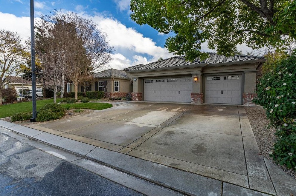 1235 Quail Ridge Way, Hollister CA  95023-9180 exterior
