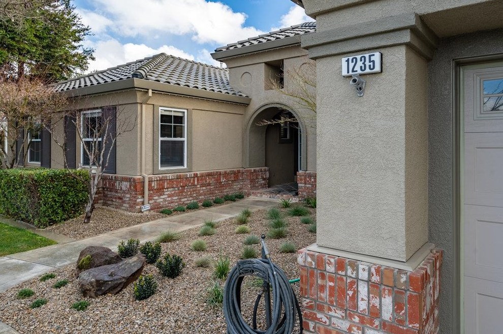 1235 Quail Ridge Way, Hollister CA  95023-9180 exterior