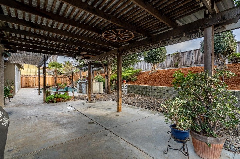 1235 Quail Ridge Way, Hollister CA  95023-9180 exterior