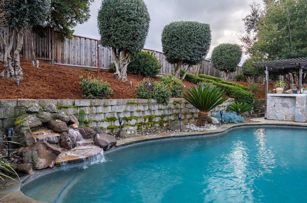 1235 Quail Ridge Way, Hollister CA  95023-9180 exterior