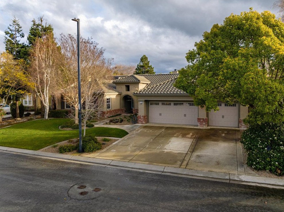 1235 Quail Ridge Way, Hollister CA  95023-9180 exterior