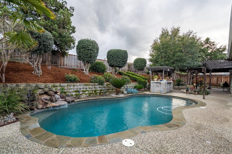 1235 Quail Ridge Way, Hollister CA  95023-9180 exterior