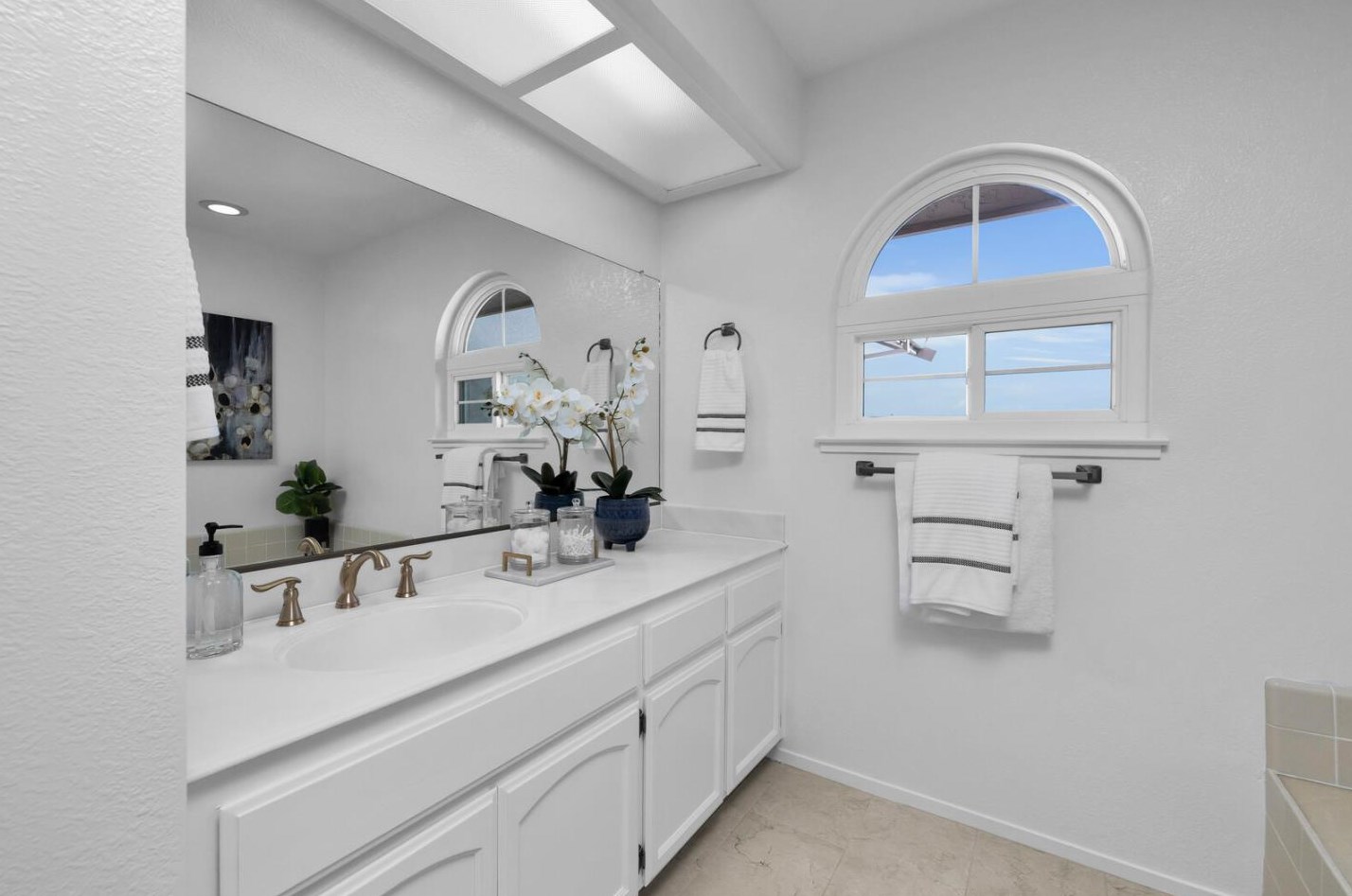 1850 Parkwood Dr, San Mateo CA  94403-3958 exterior