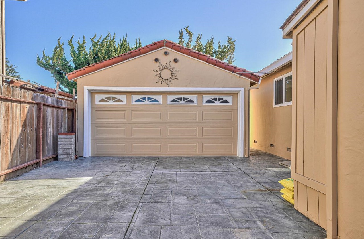 29 Nacional St, Salinas CA  93901-1322 exterior