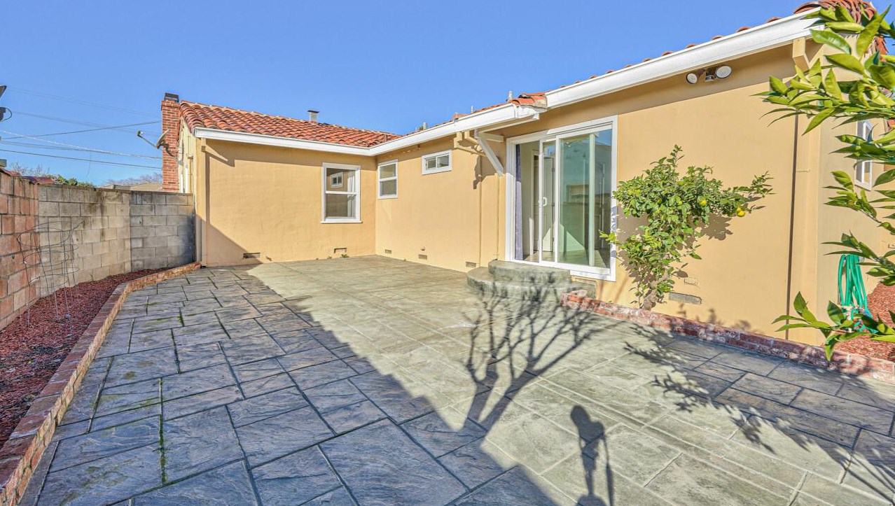 29 Nacional St, Salinas CA  93901-1322 exterior