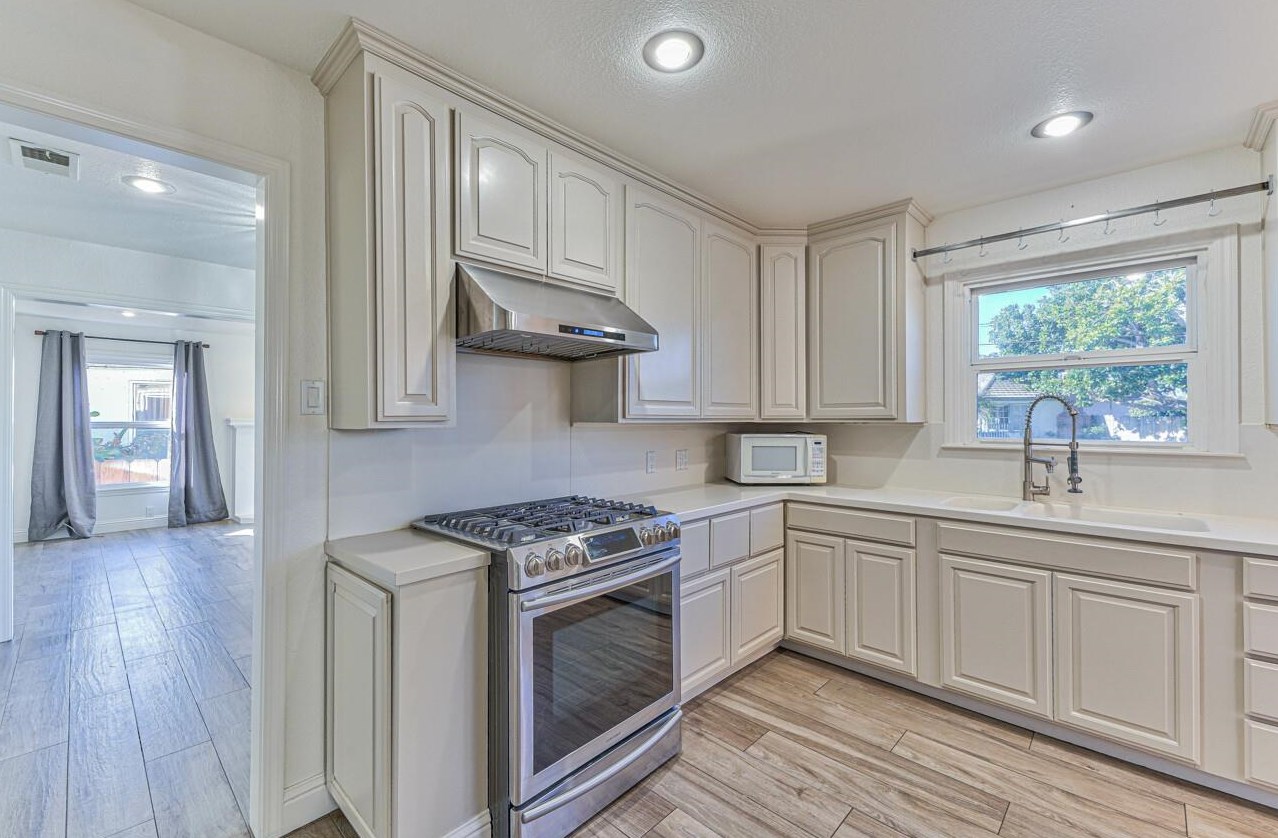 29 Nacional St, Salinas CA  93901-1322 exterior