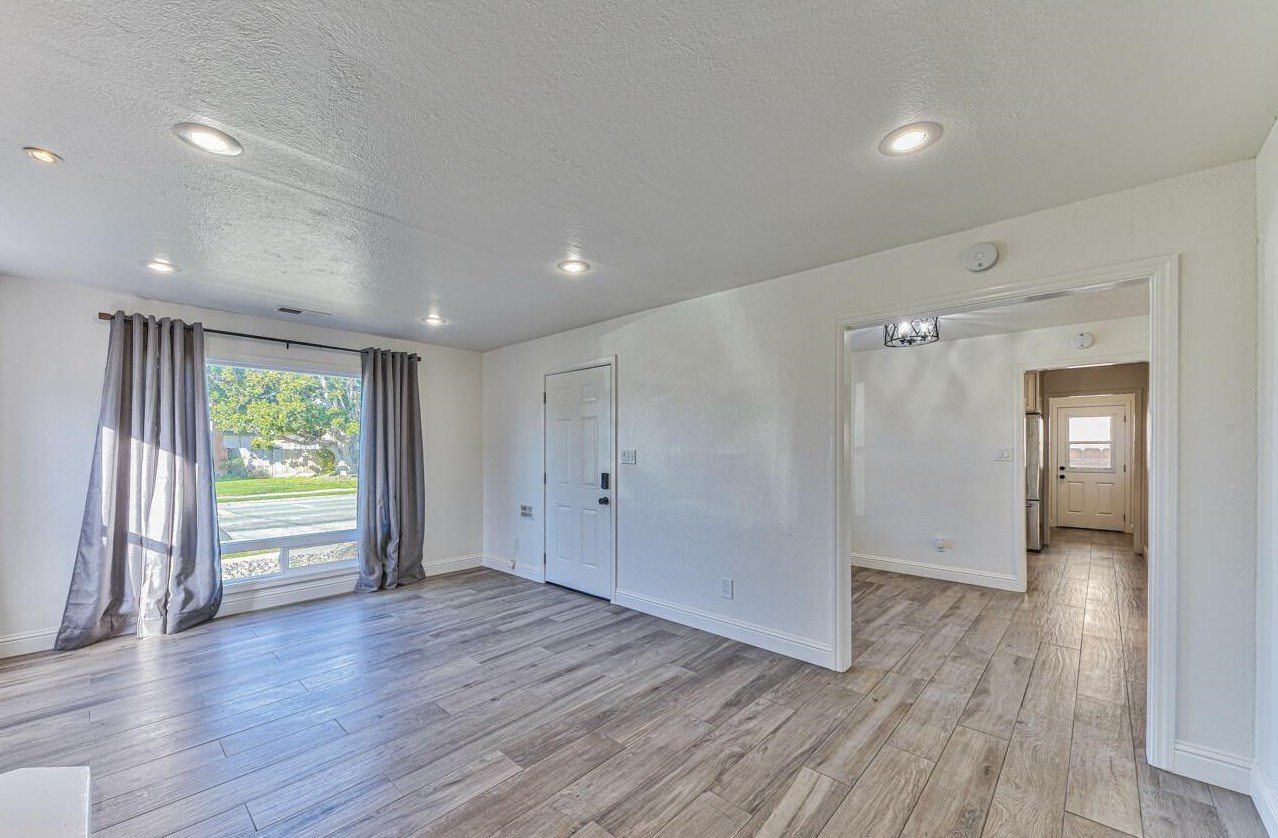 29 Nacional St, Salinas CA  93901-1322 exterior