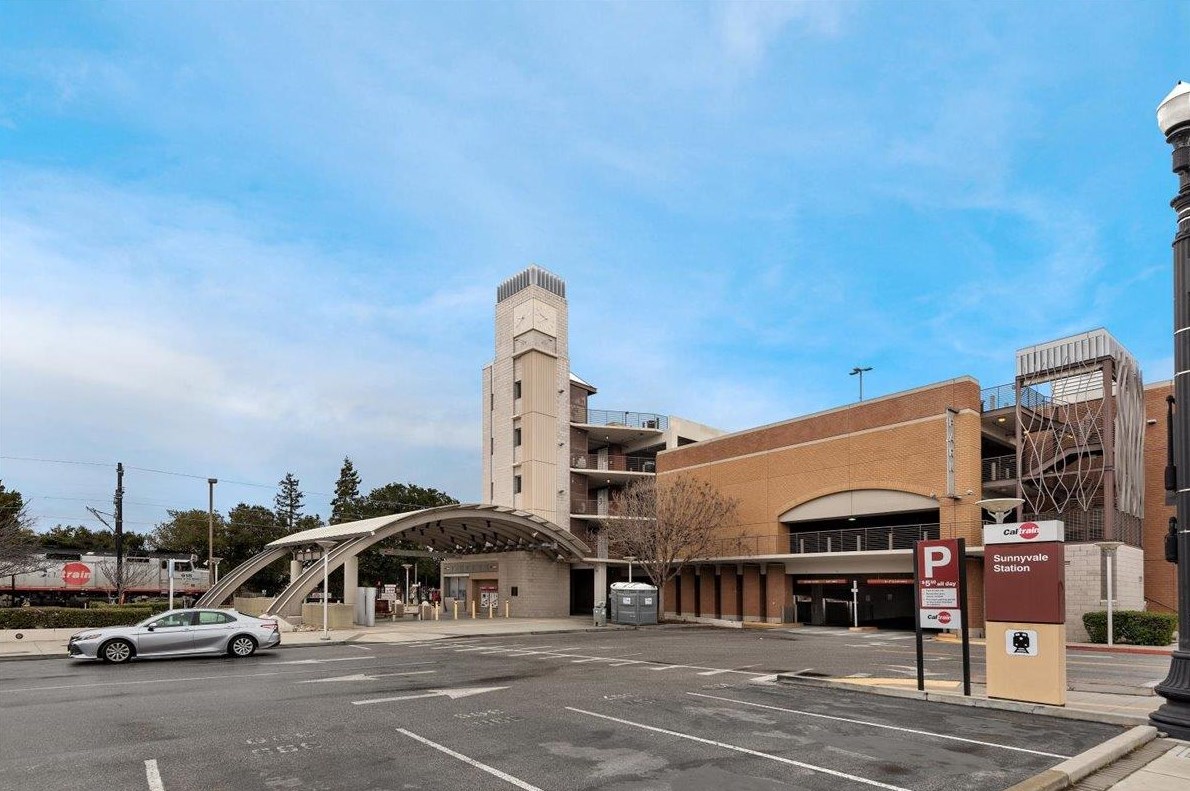 760 Peach Ave, Sunnyvale CA  94087-1147 exterior