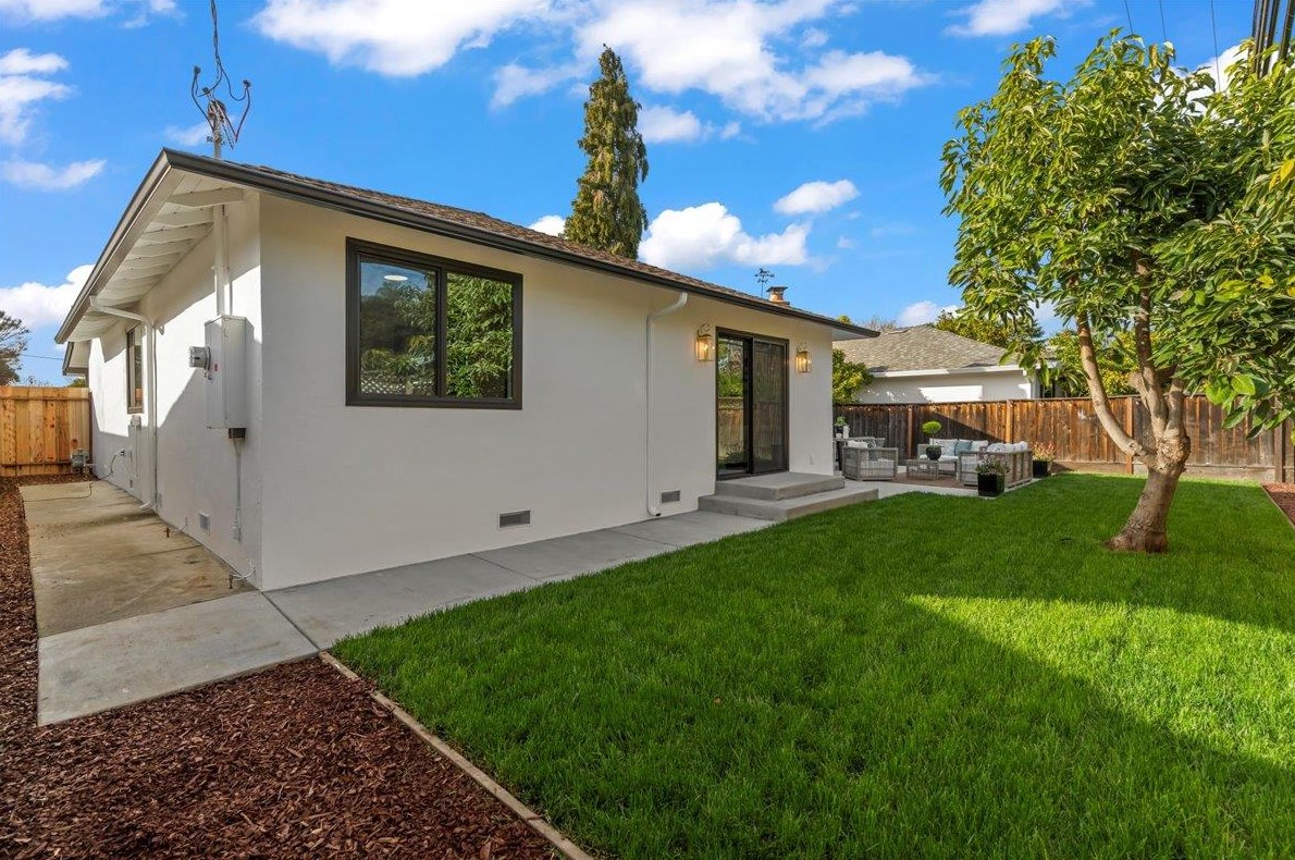 760 Peach Ave, Sunnyvale CA  94087-1147 exterior