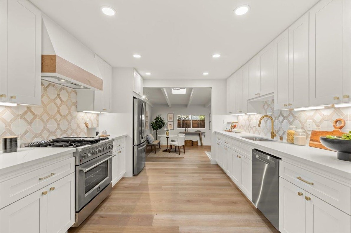 760 Peach Ave, Sunnyvale CA  94087-1147 exterior