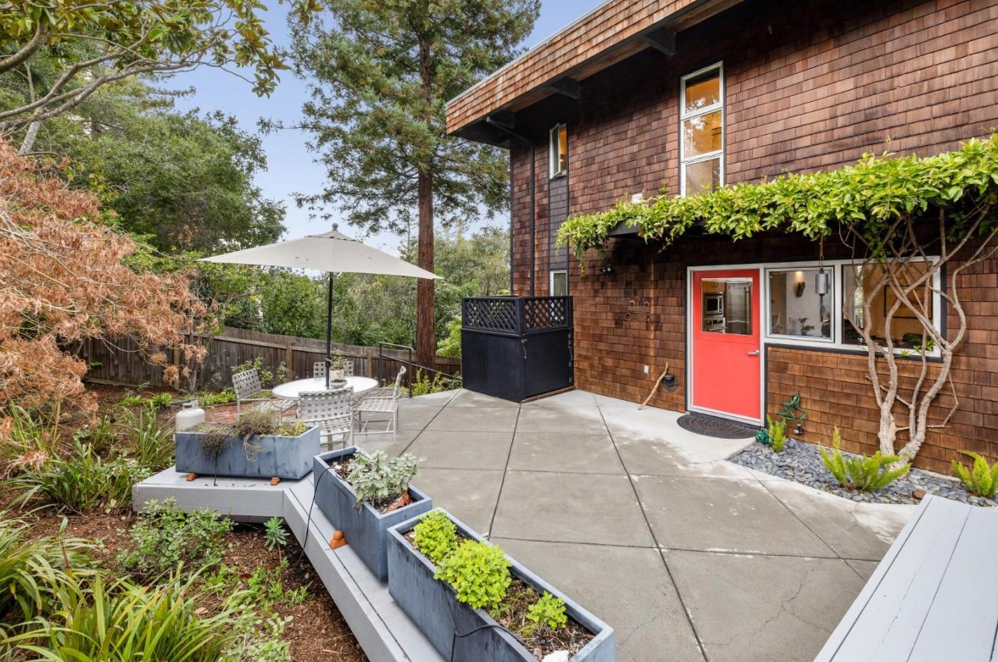 840 Lathrop Dr, Palo Alto CA  94305-1053 exterior