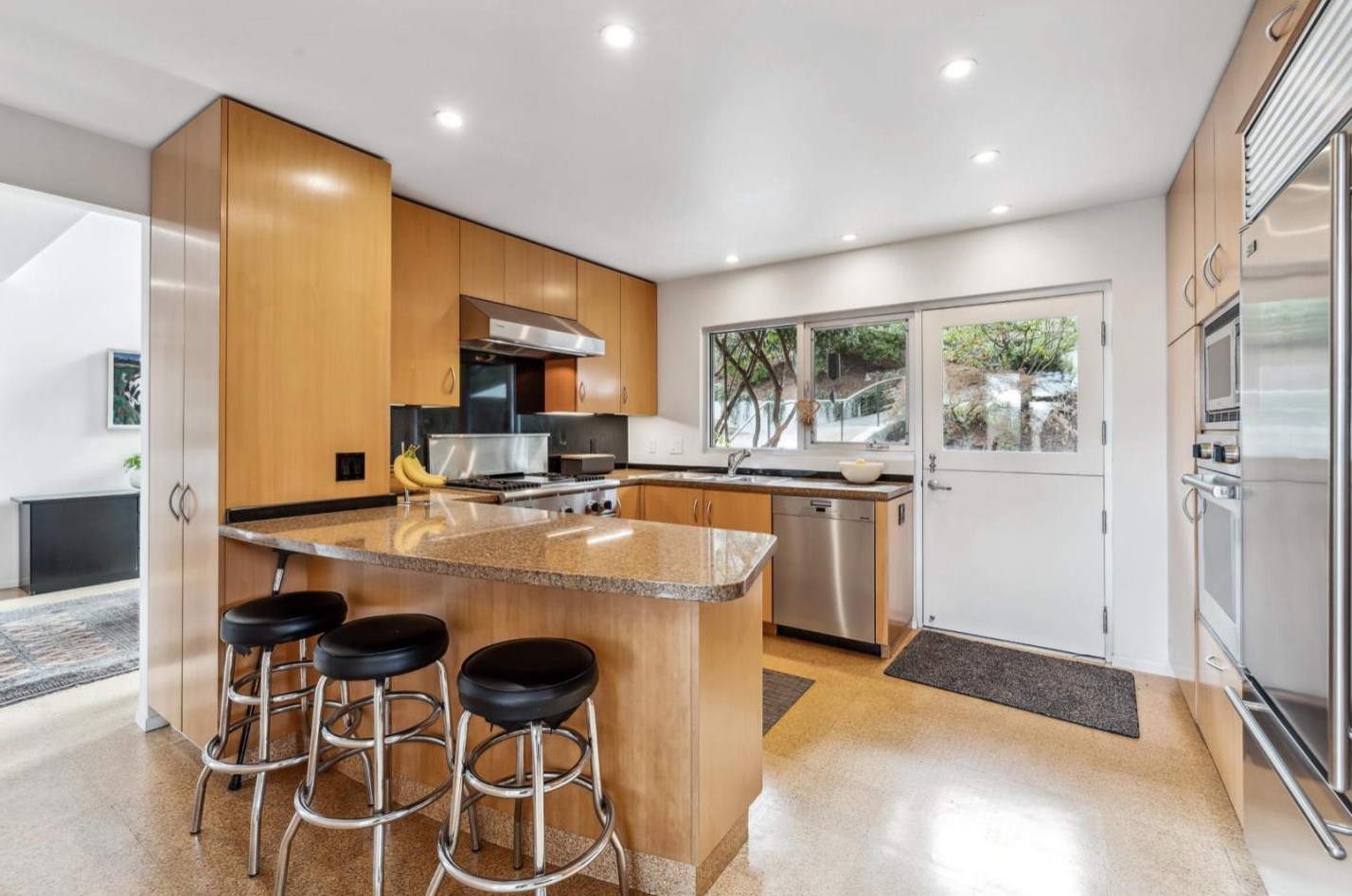 840 Lathrop Dr, Palo Alto CA  94305-1053 exterior