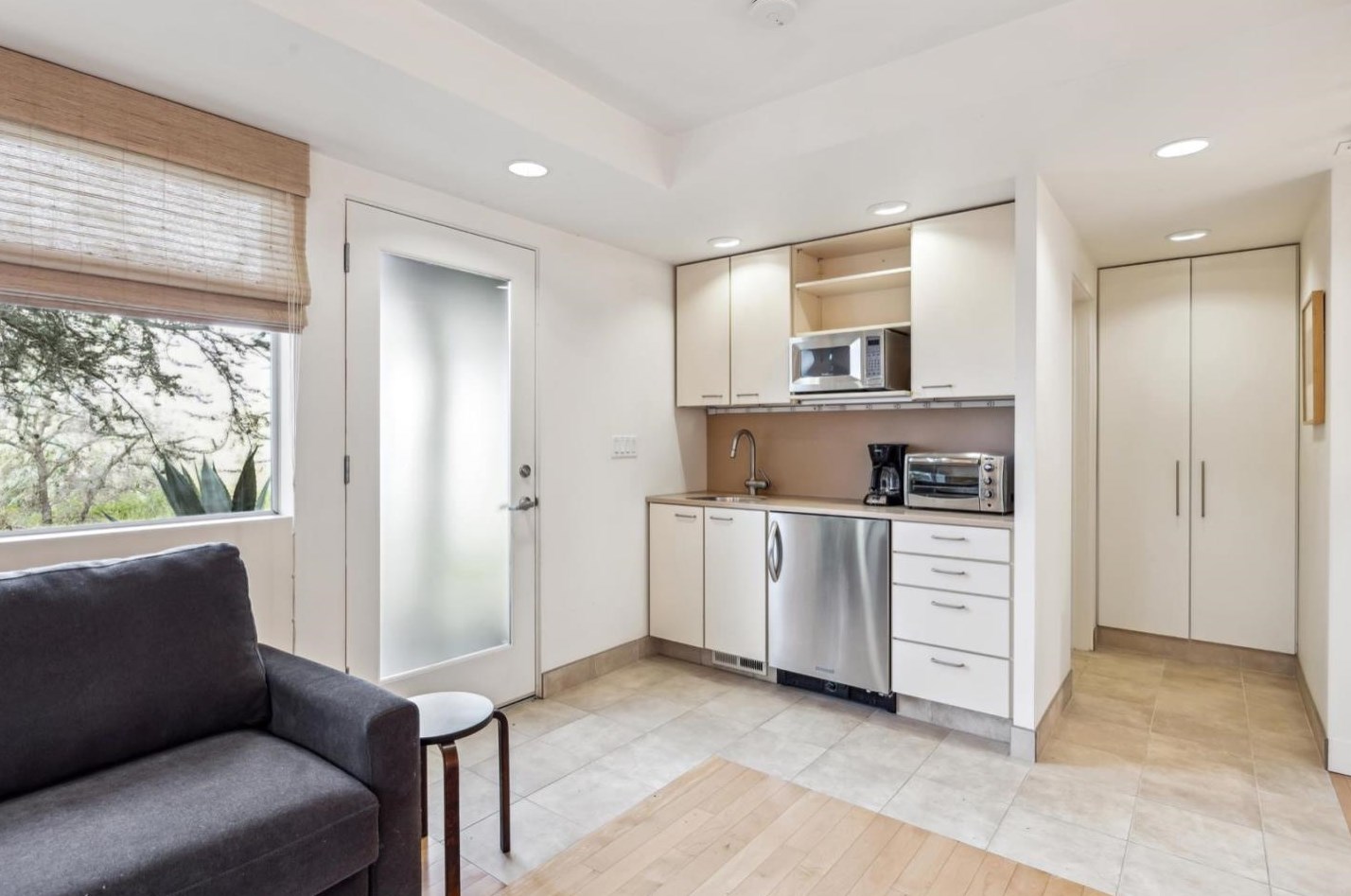 840 Lathrop Dr, Palo Alto CA  94305-1053 exterior