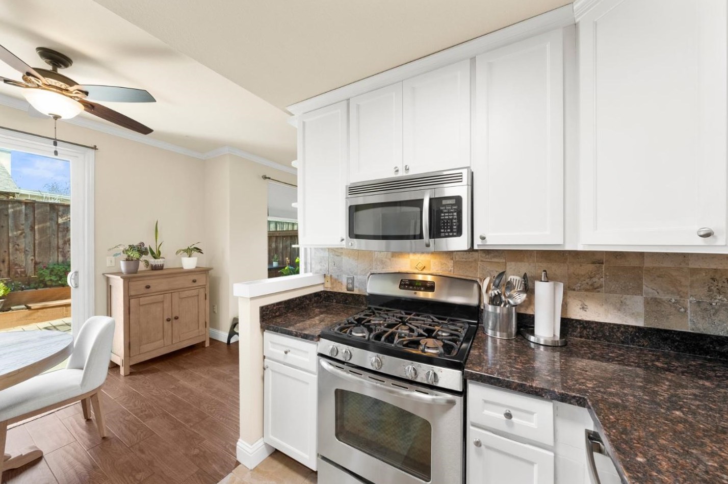 118 Blossom Cir, San Mateo CA  94403-4604 exterior