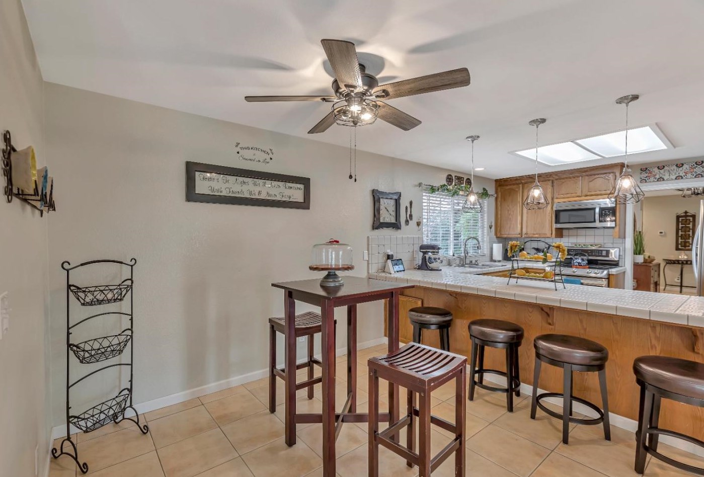 381 Tina Dr, Hollister CA  95023-7010 exterior