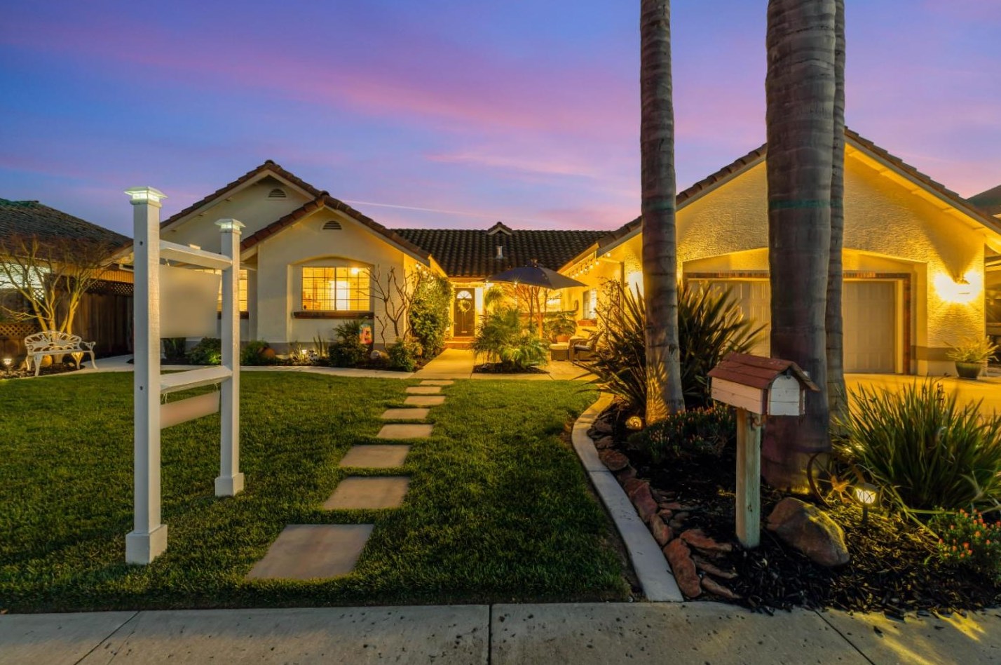 381 Tina Dr, Hollister CA  95023-7010 exterior