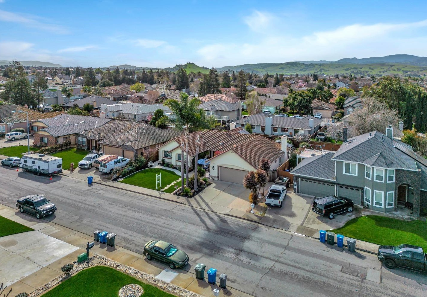 381 Tina Dr, Hollister CA  95023-7010 exterior