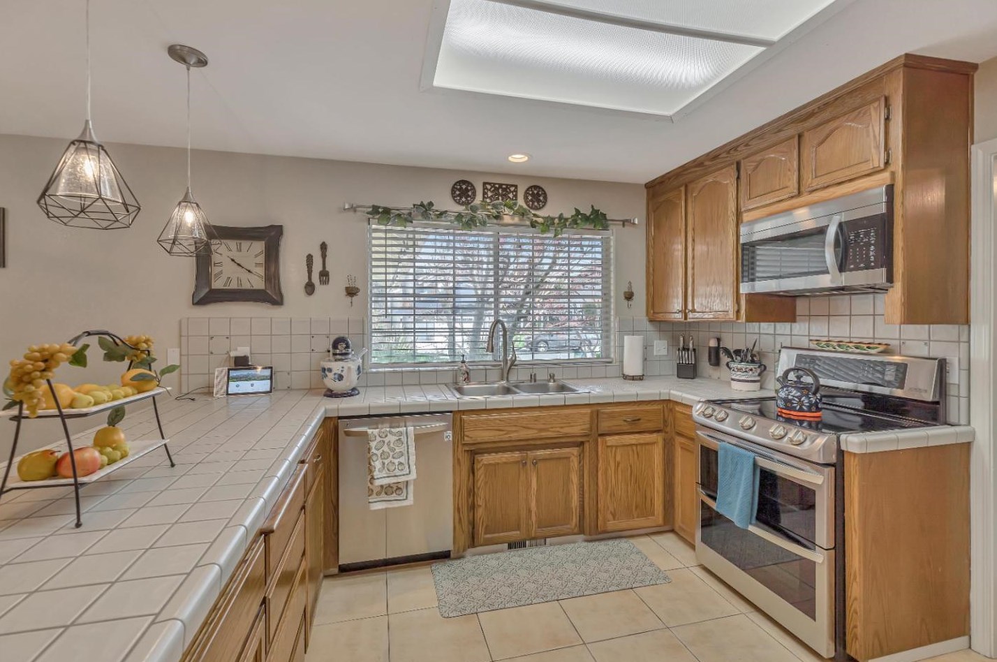 381 Tina Dr, Hollister CA  95023-7010 exterior