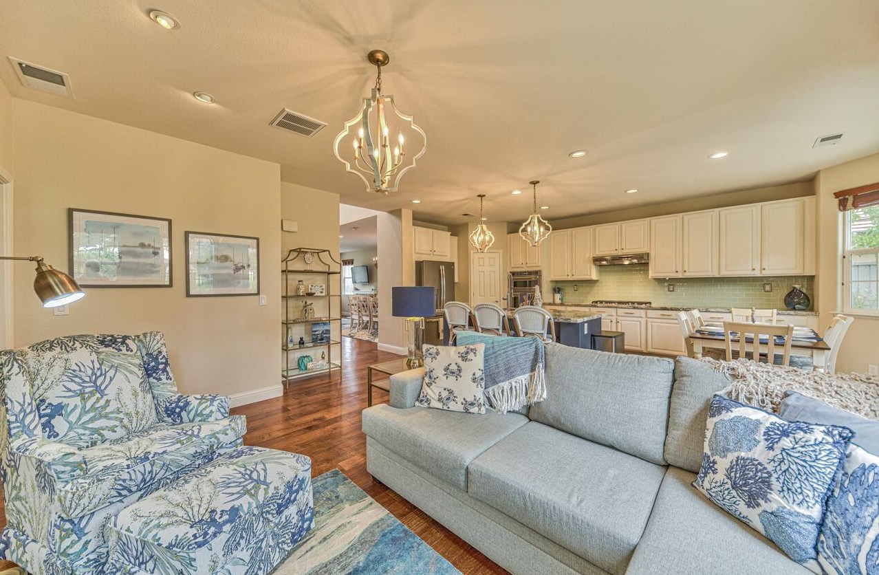 4380 Peninsula Point Dr, Seaside CA  93955-6527 exterior