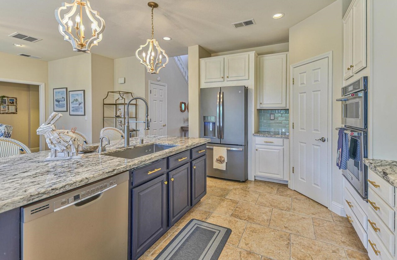 4380 Peninsula Point Dr, Seaside CA  93955-6527 exterior