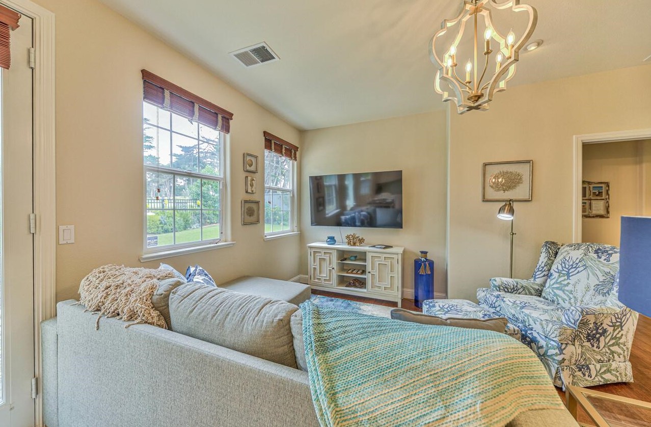 4380 Peninsula Point Dr, Seaside CA  93955-6527 exterior