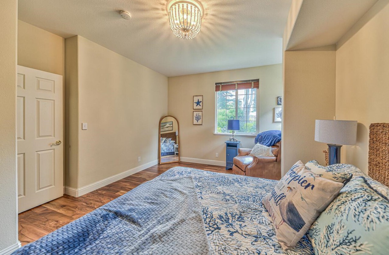 4380 Peninsula Point Dr, Seaside CA  93955-6527 exterior