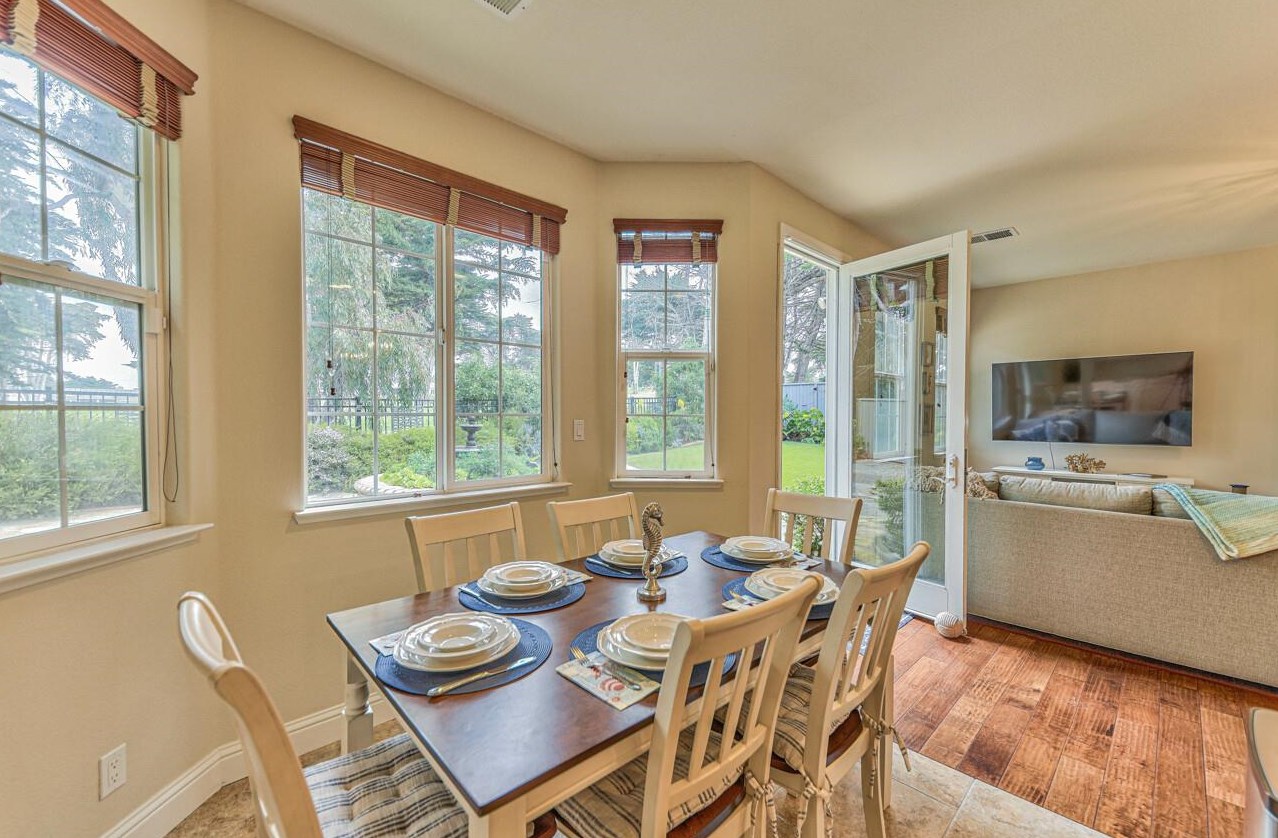 4380 Peninsula Point Dr, Seaside CA  93955-6527 exterior