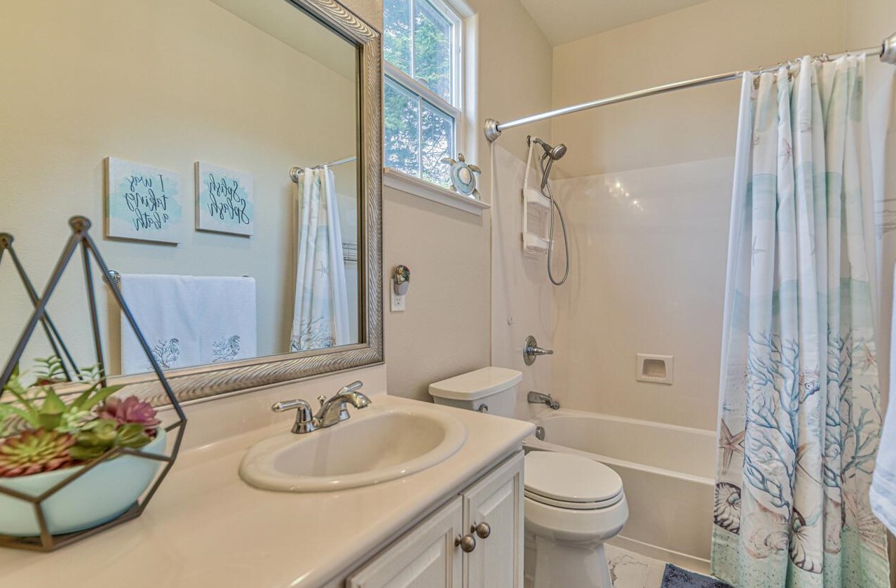 4380 Peninsula Point Dr, Seaside CA  93955-6527 exterior