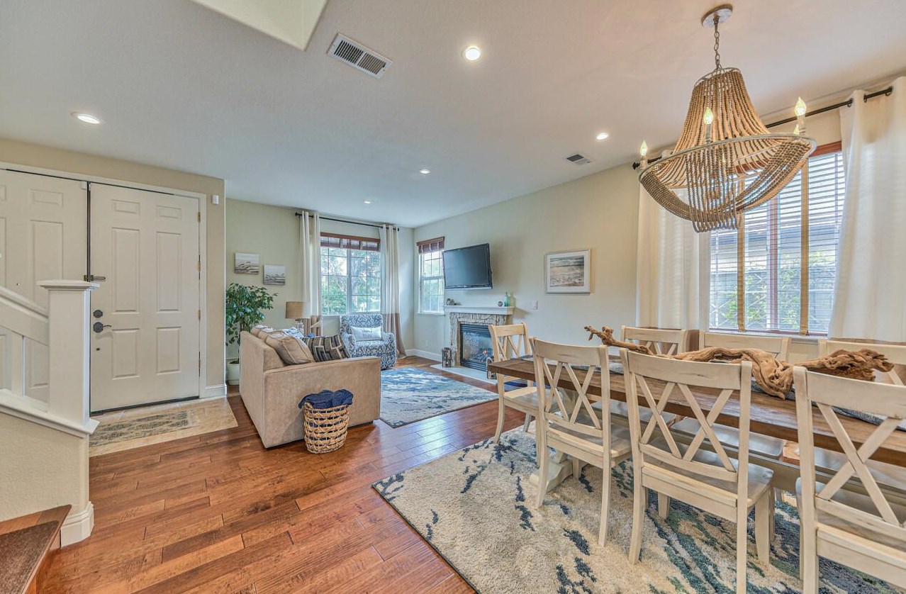 4380 Peninsula Point Dr, Seaside CA  93955-6527 exterior