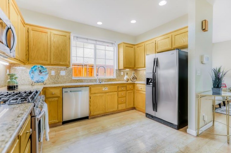 15358 Snowy Plover Ct, San Leandro CA  94579-2758 exterior