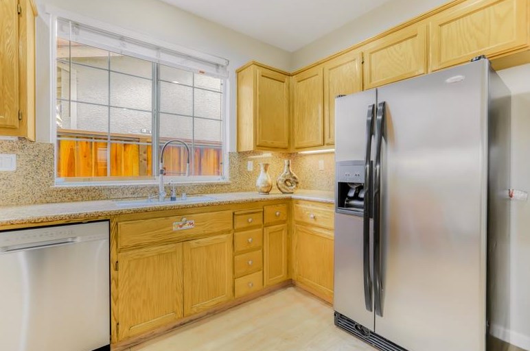 15358 Snowy Plover Ct, San Leandro CA  94579-2758 exterior