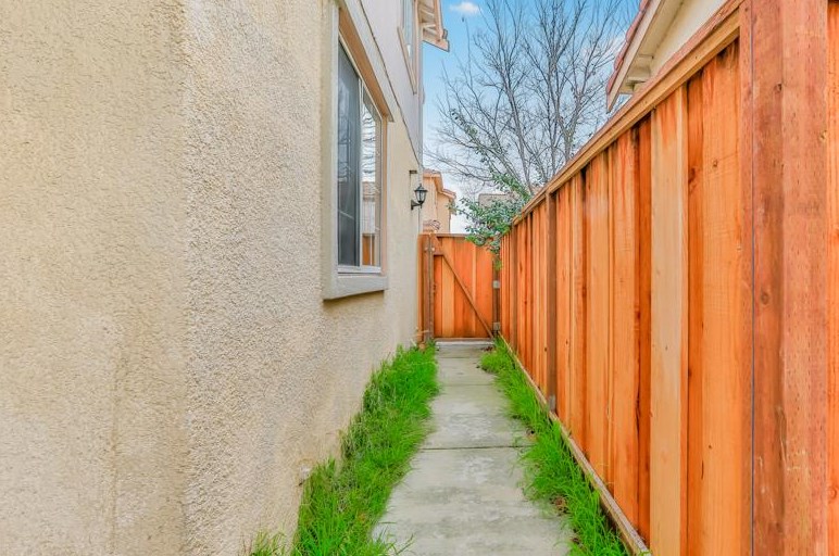15358 Snowy Plover Ct, San Leandro CA  94579-2758 exterior
