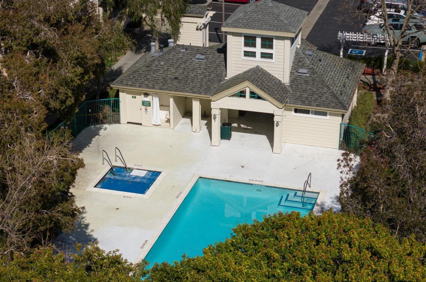 2208 Hastings Shore Ln, Redwood City CA  94065-2106 exterior