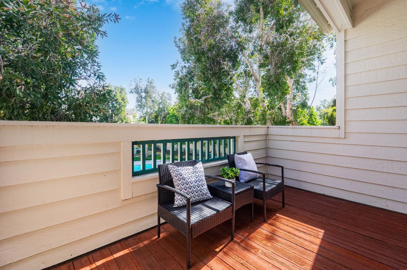 2208 Hastings Shore Ln, Redwood City CA  94065-2106 exterior