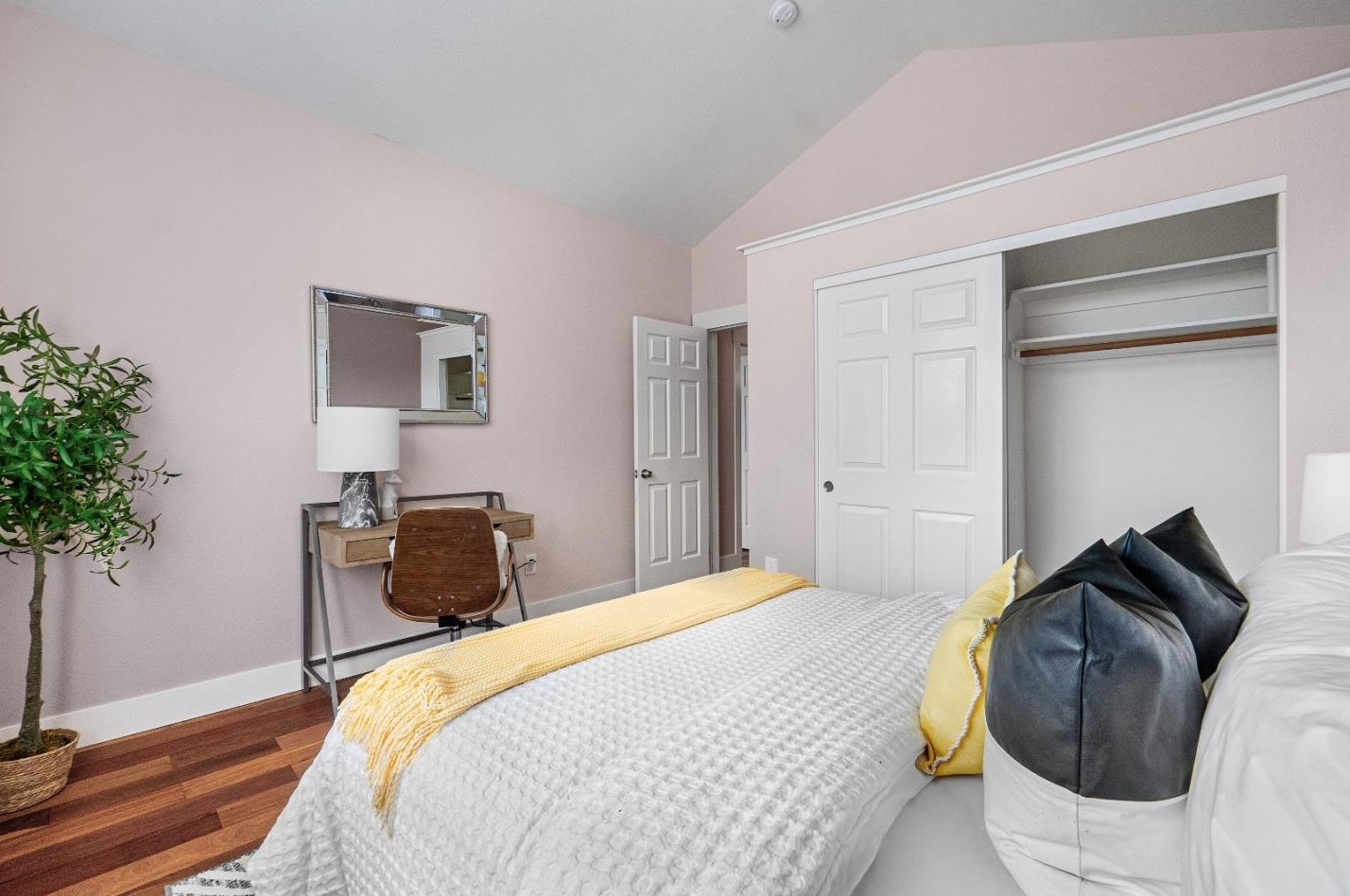 2208 Hastings Shore Ln, Redwood City CA  94065-2106 exterior