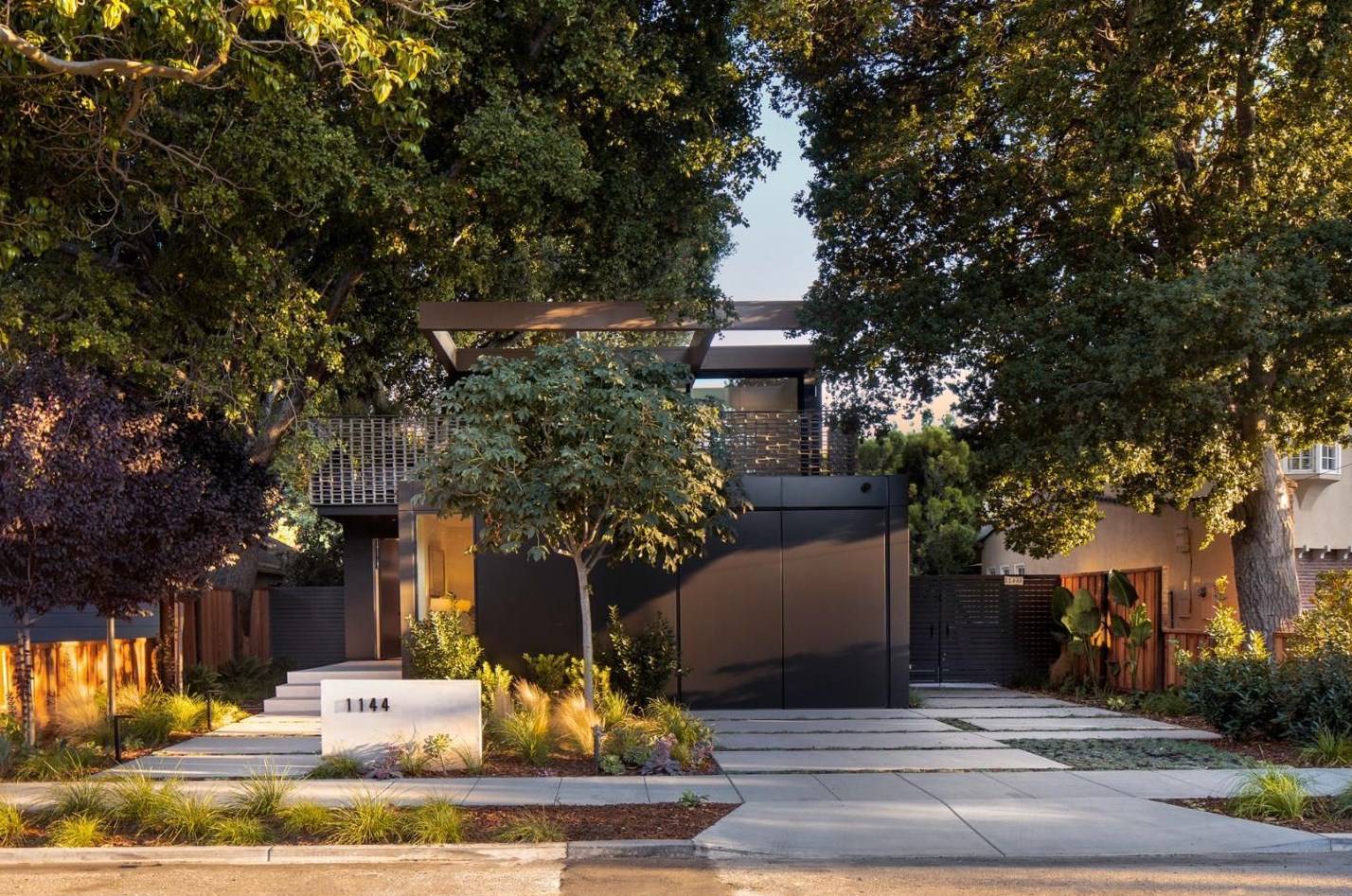 1144 Forest Ave, Palo Alto CA  94301-3032 exterior